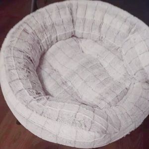 Comfy Warm cat bed! In great condition